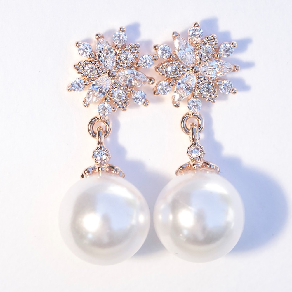 Pearl & Crystal gold earrings